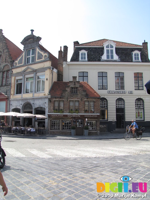 SX15638 Small chocolate shop in Brugge